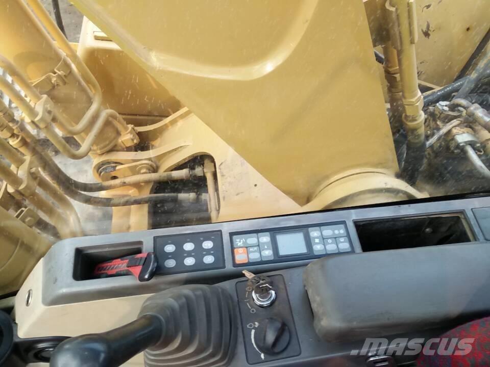 CAT 320 C Telakaivukoneet