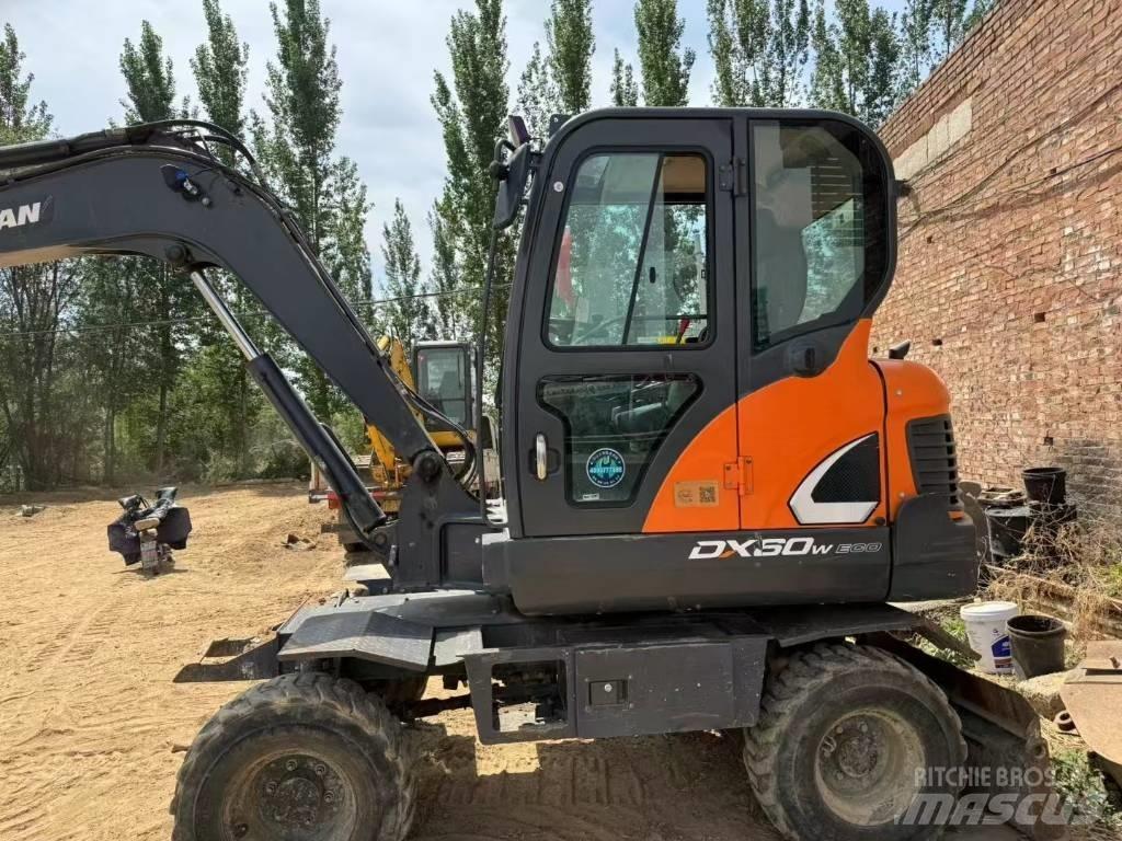 Doosan DX60W Pyöräkaivukoneet