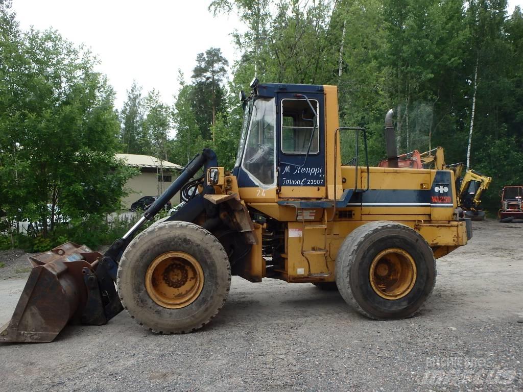 Komatsu WA 250-1 Pyöräkuormaajat