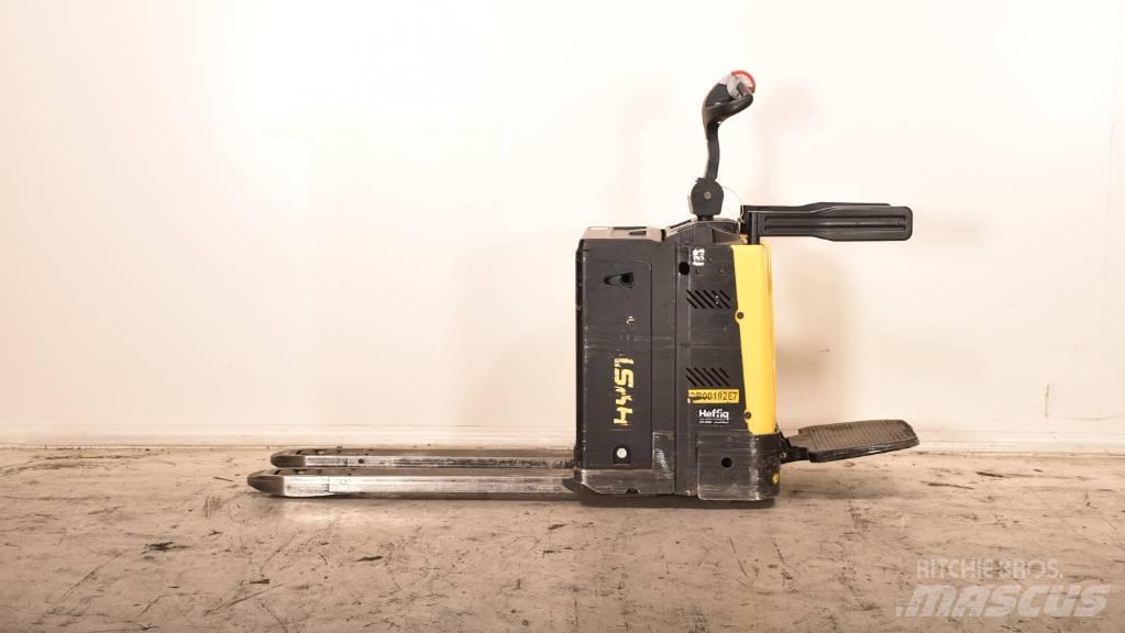 Hyster P 2.0 S Lavansiirtotrukit ajotasolla