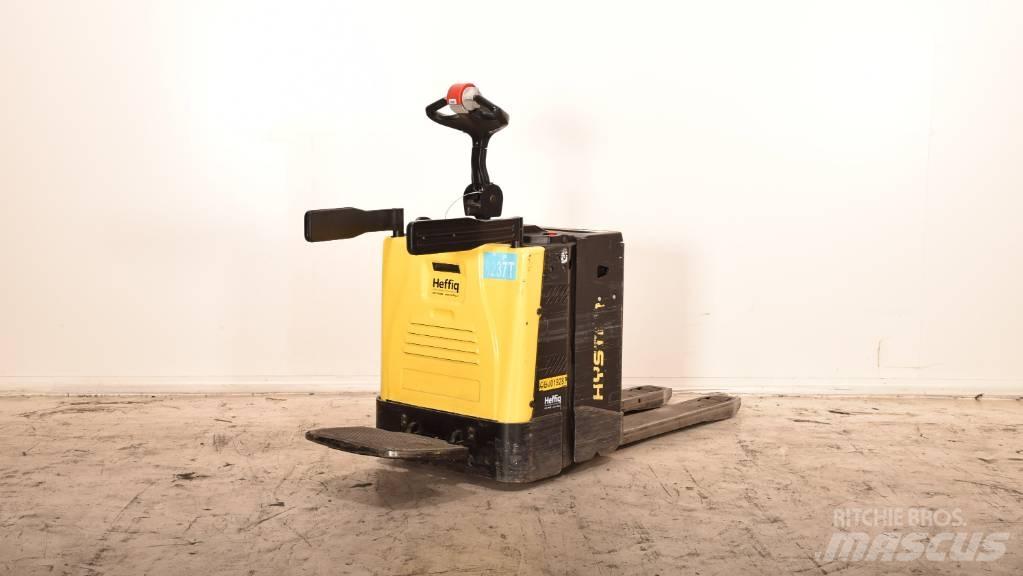 Hyster P 2.0 S Lavansiirtotrukit ajotasolla