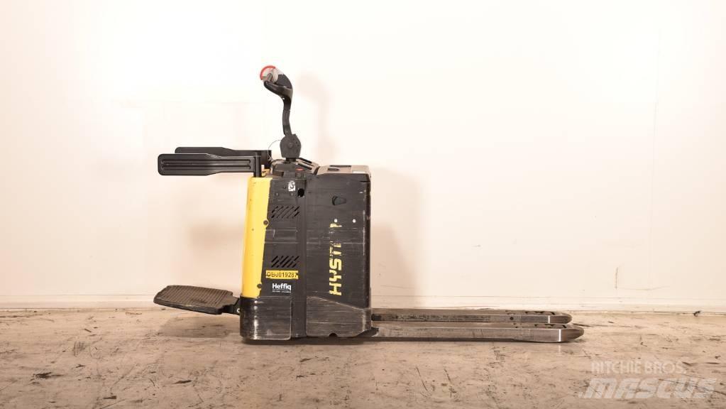 Hyster P 2.0 S Lavansiirtotrukit ajotasolla