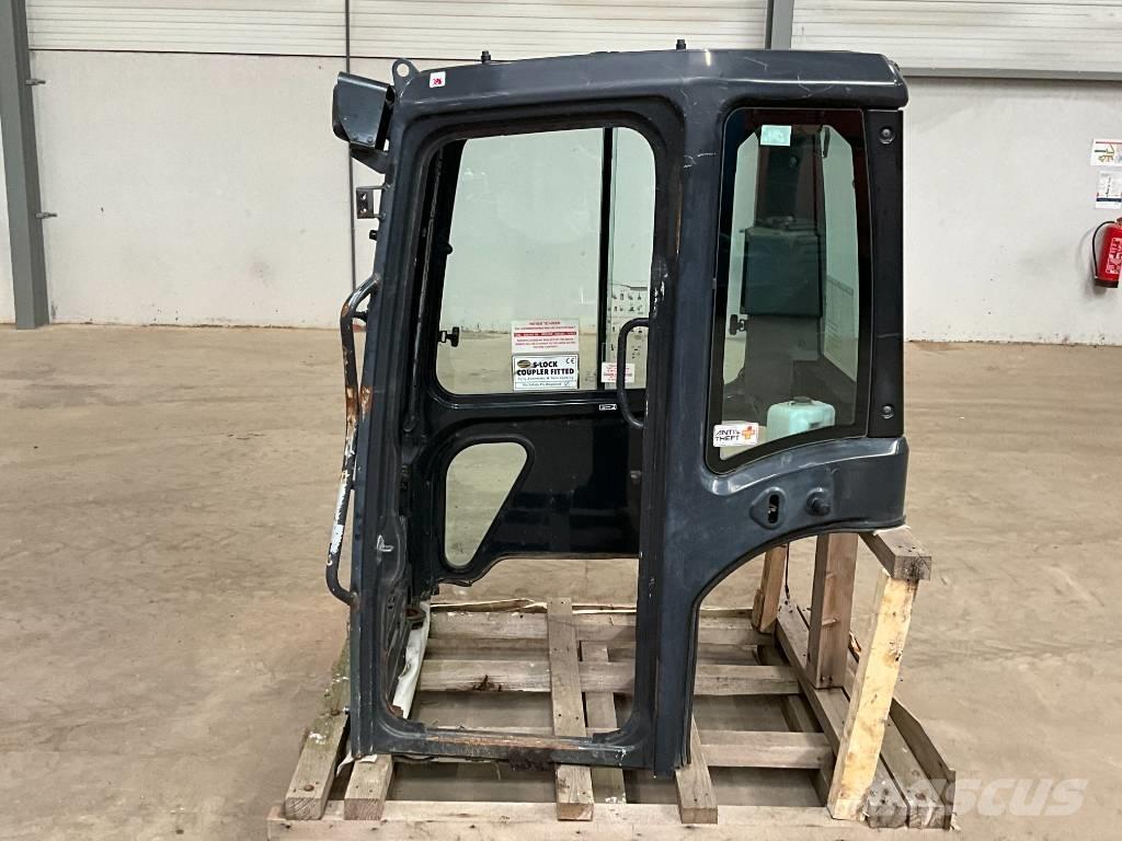 Kubota U 48-4 / U 55-4 Ohjaamo ja sisusta