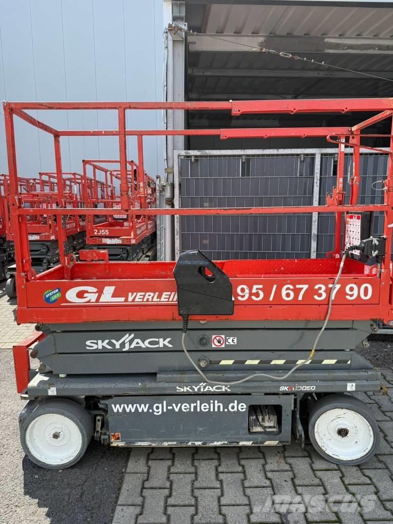 SkyJack SJ 3220 Saksilavat