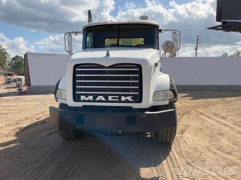 Mack CTP 713 B Muut kuorma-autot