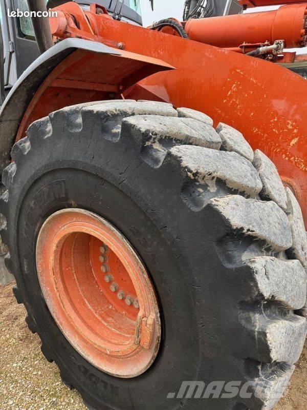 Hitachi ZW 250 Pyöräkuormaajat