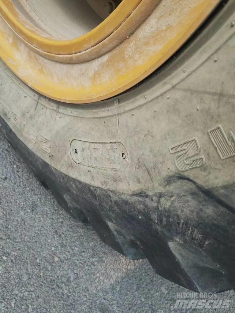 SEM 655D charger Pyöräkuormaajat