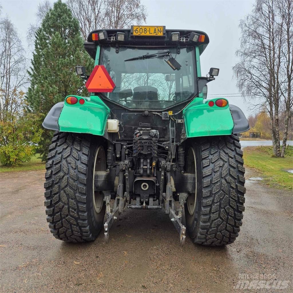 Valtra T182 Versu Traktorit