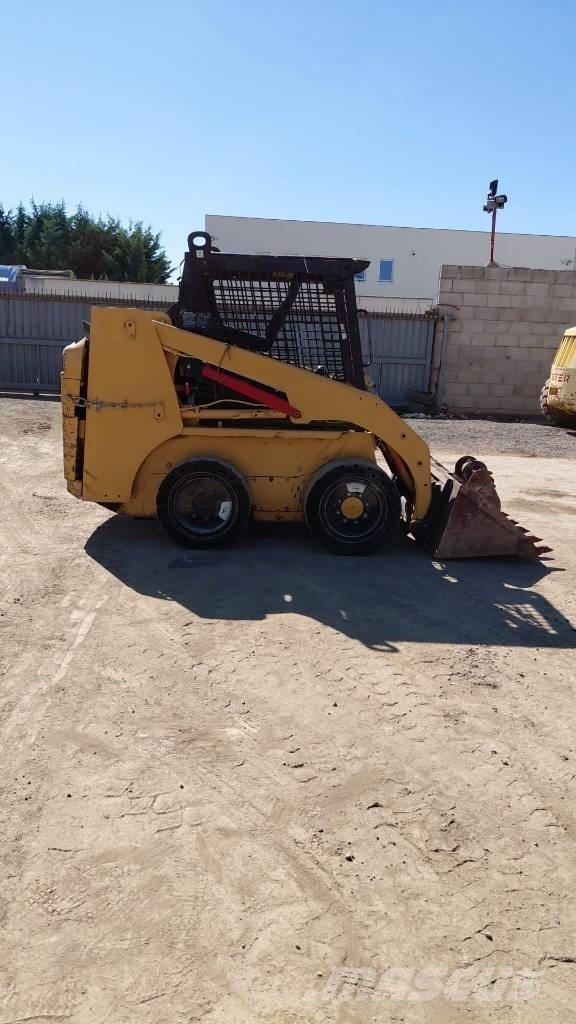 CAT 216 B Pienkuormaajat
