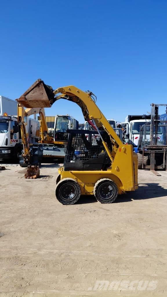 CAT 216 B Pienkuormaajat