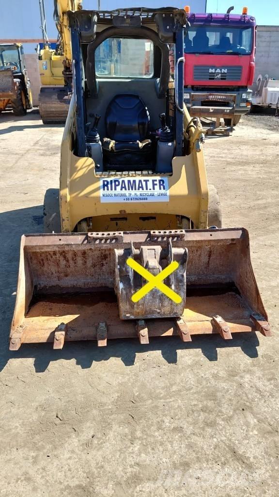CAT 216 B Pienkuormaajat