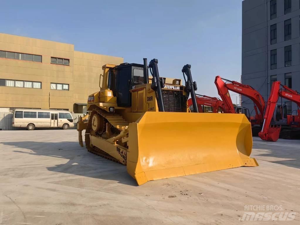 CAT D8R Telaketjupuskutraktorit