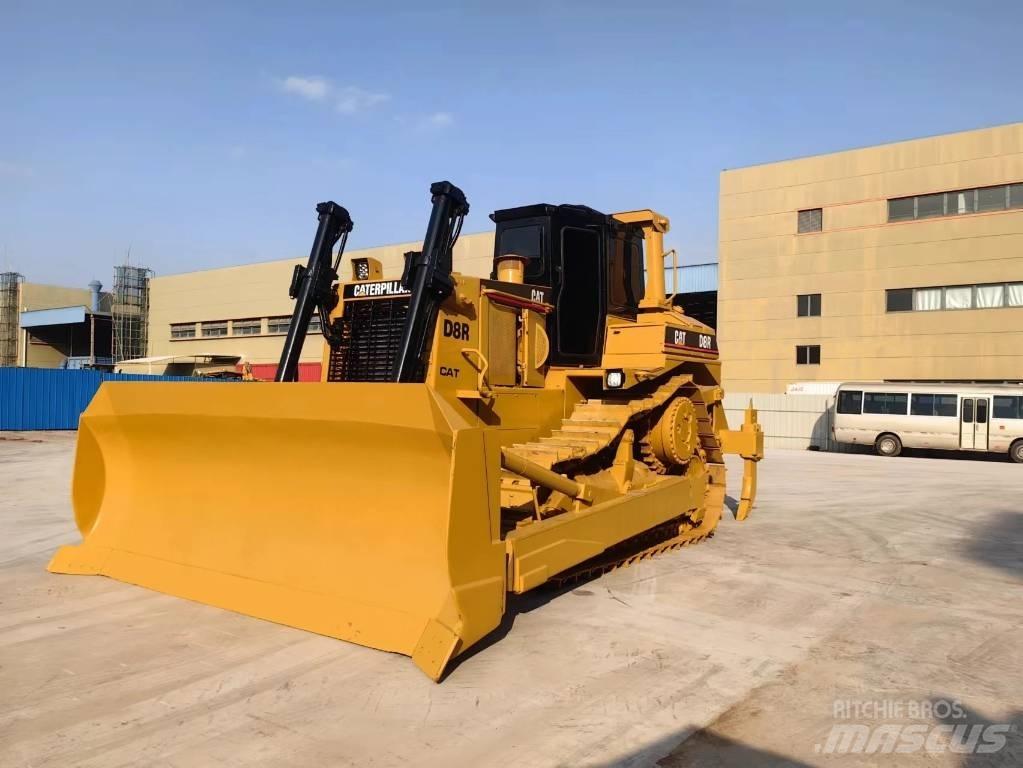 CAT D8R Telaketjupuskutraktorit