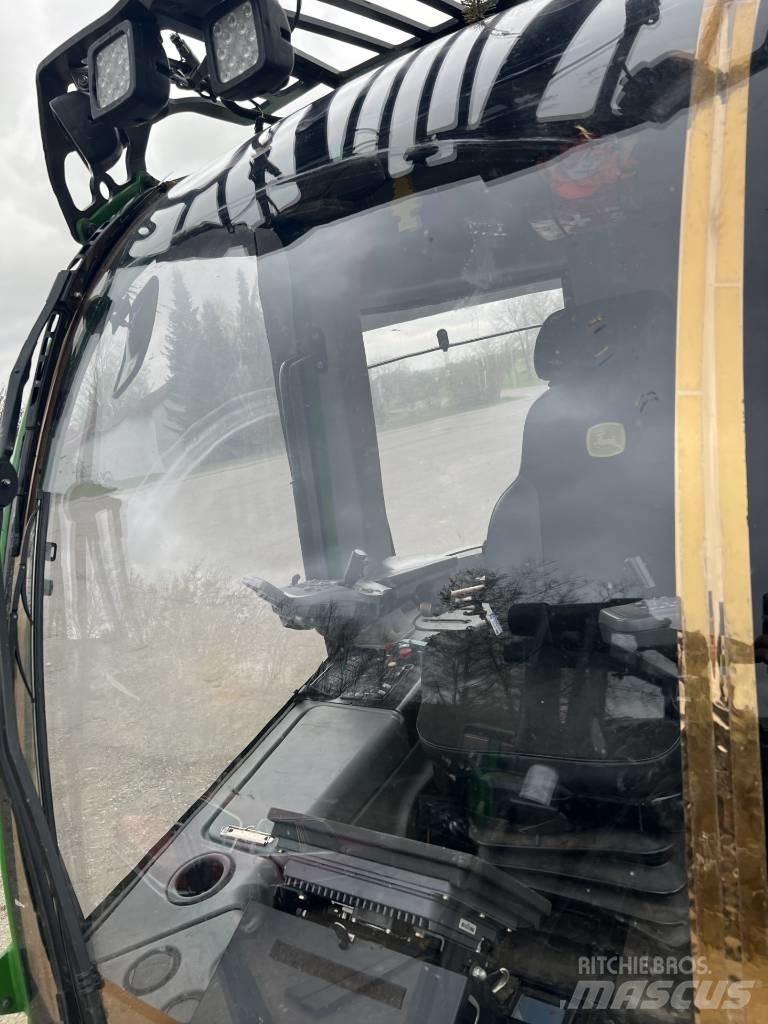 John Deere 1170 E Harvesterit