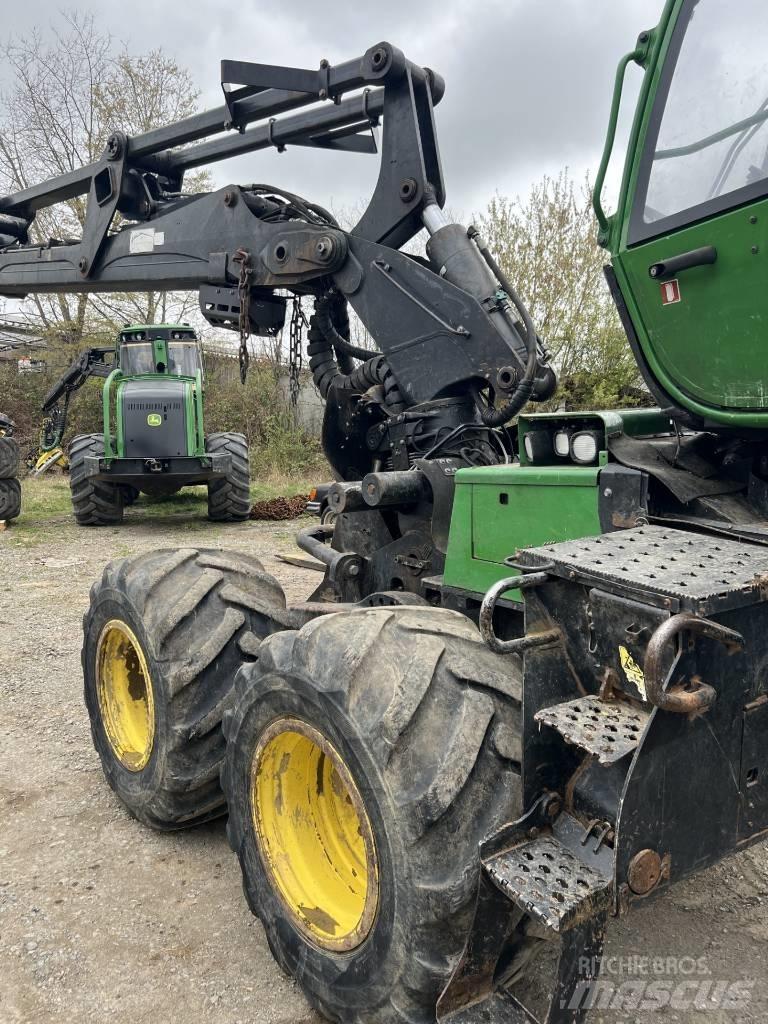 John Deere 1170 E Harvesterit