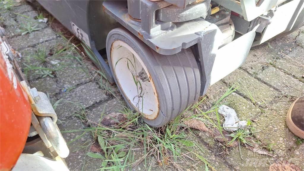 SkyJack SJ12 Muut henkilönosturit