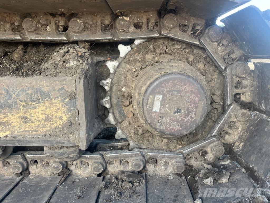 JCB JS 220 LC Telakaivukoneet