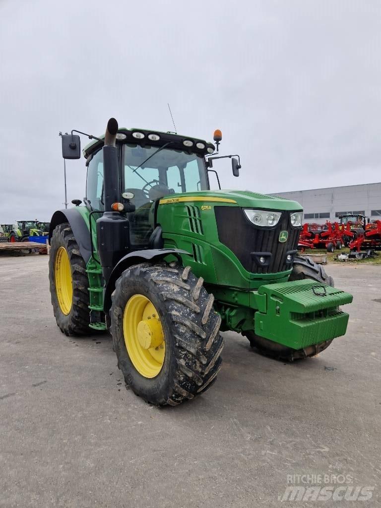 John Deere 6215 R Traktorit