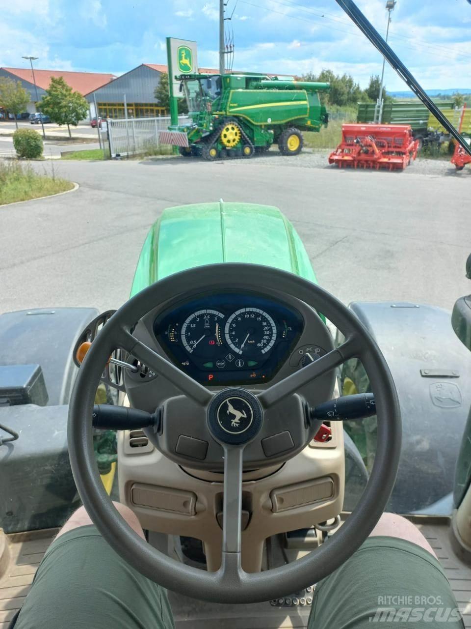 John Deere 6215R Traktorit