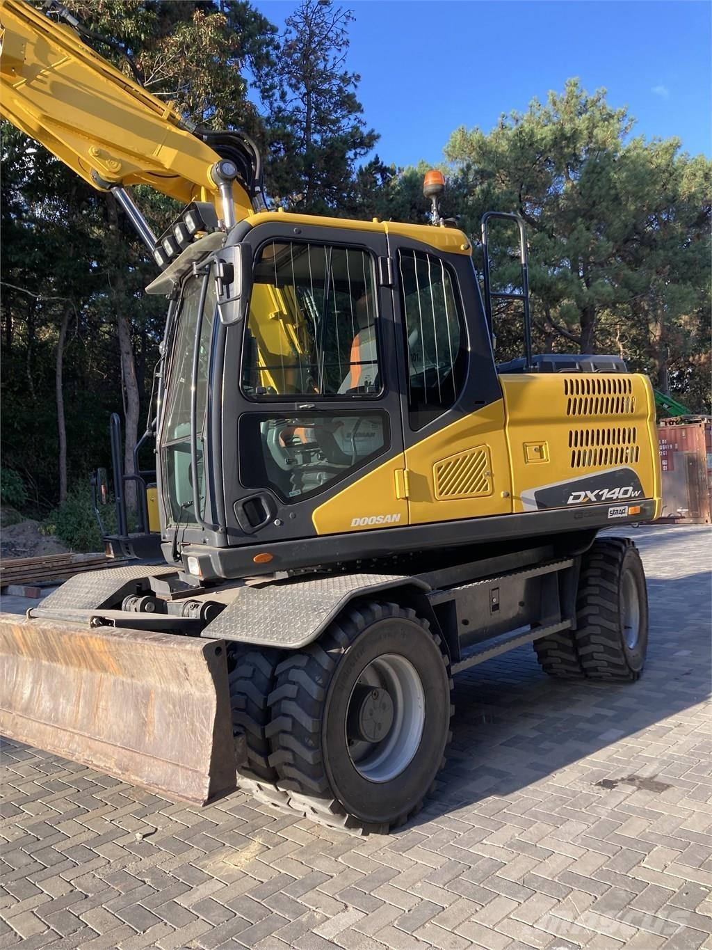 Doosan DX140W-5 Pyöräkaivukoneet