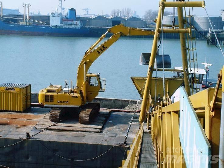 Hitachi EX455 Ohjaamo ja sisusta