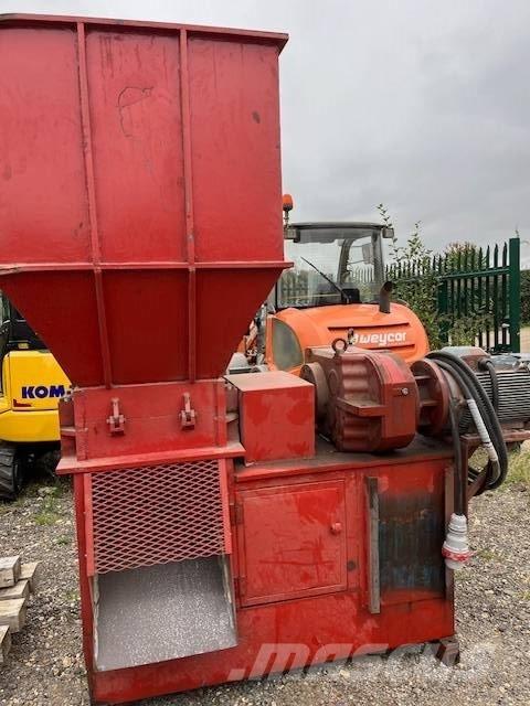 MG 220XL Jätteenlajittelukalustot