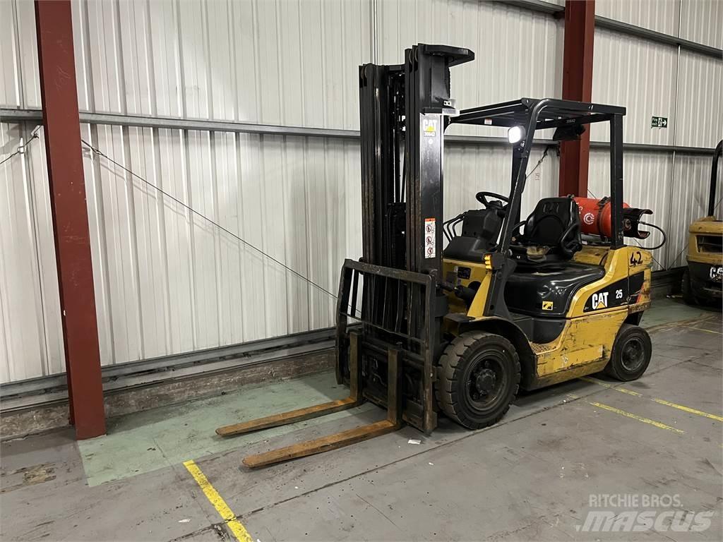 CAT GP25NT Nestekaasutrukit