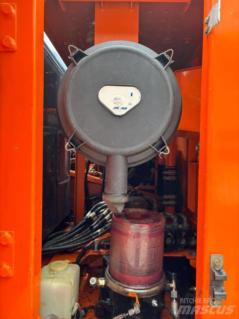 Doosan DX 225 LC-3 Telakaivukoneet