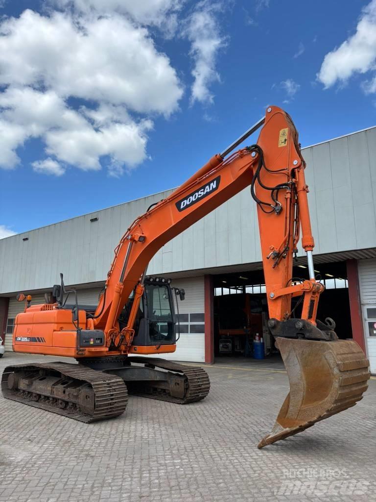 Doosan DX 225 LC-3 Telakaivukoneet