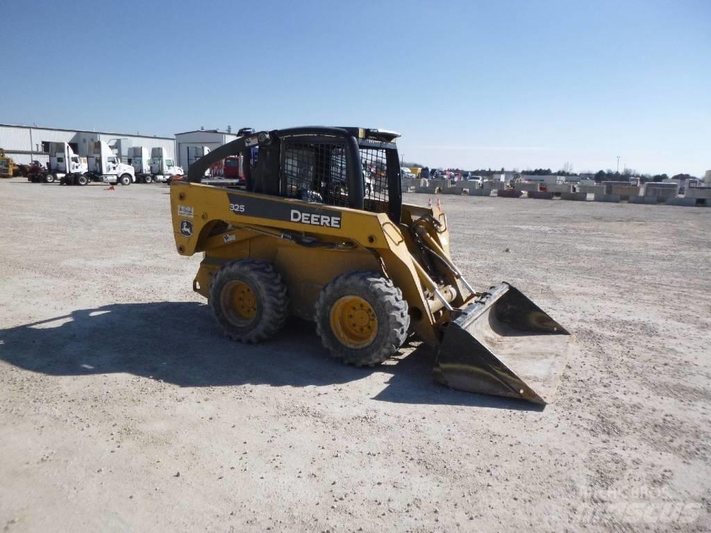 John Deere 325 Liukuohjatut kuormaajat