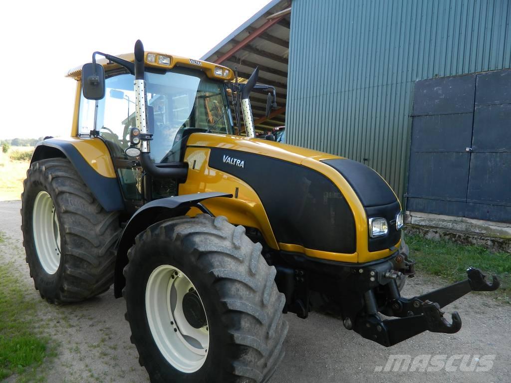 Valtra T 140 Traktorit