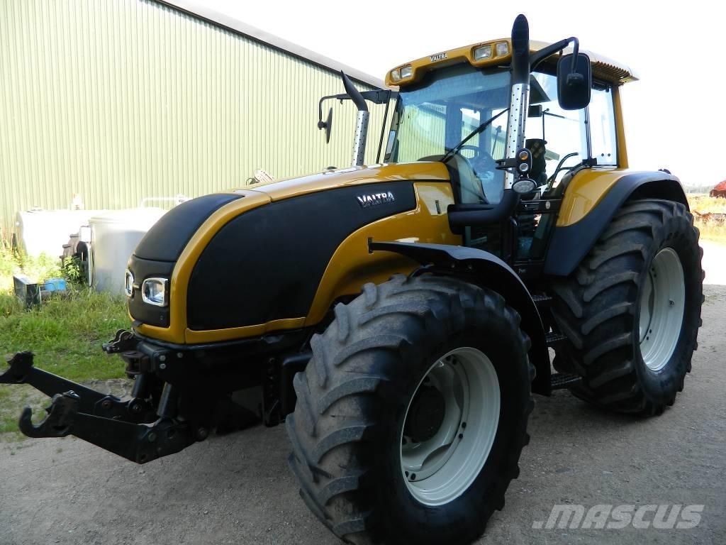 Valtra T 140 Traktorit