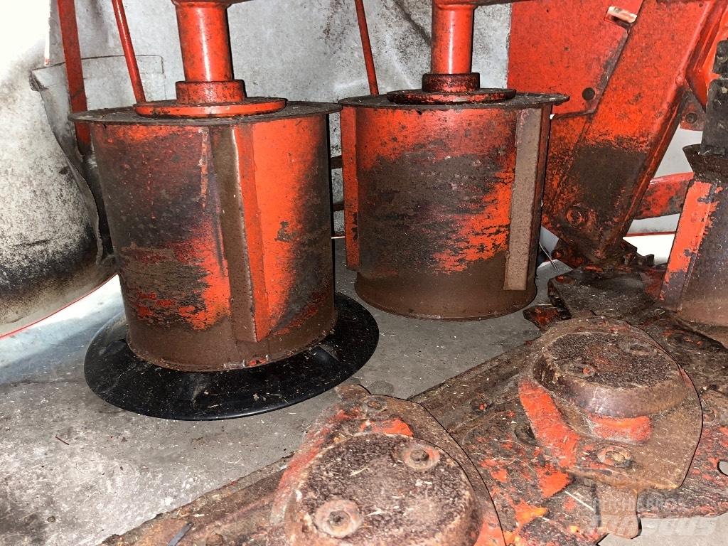 Kuhn 3510 / 802 F Kesantoleikkurit ja -murskaimet