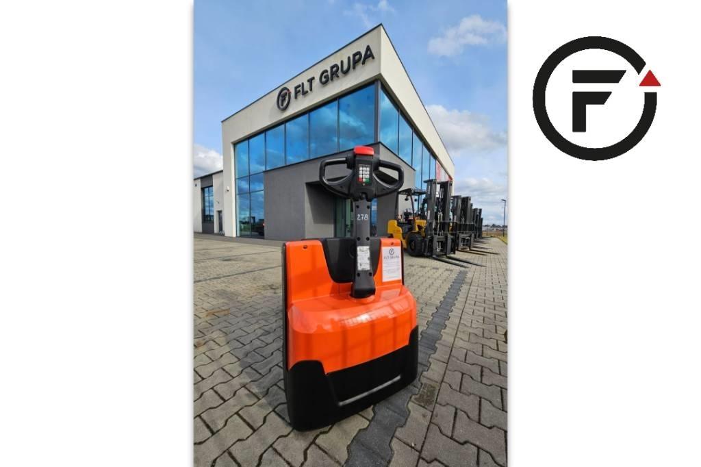 BT LWE140 Käyden ajettavat pinoamistrukit