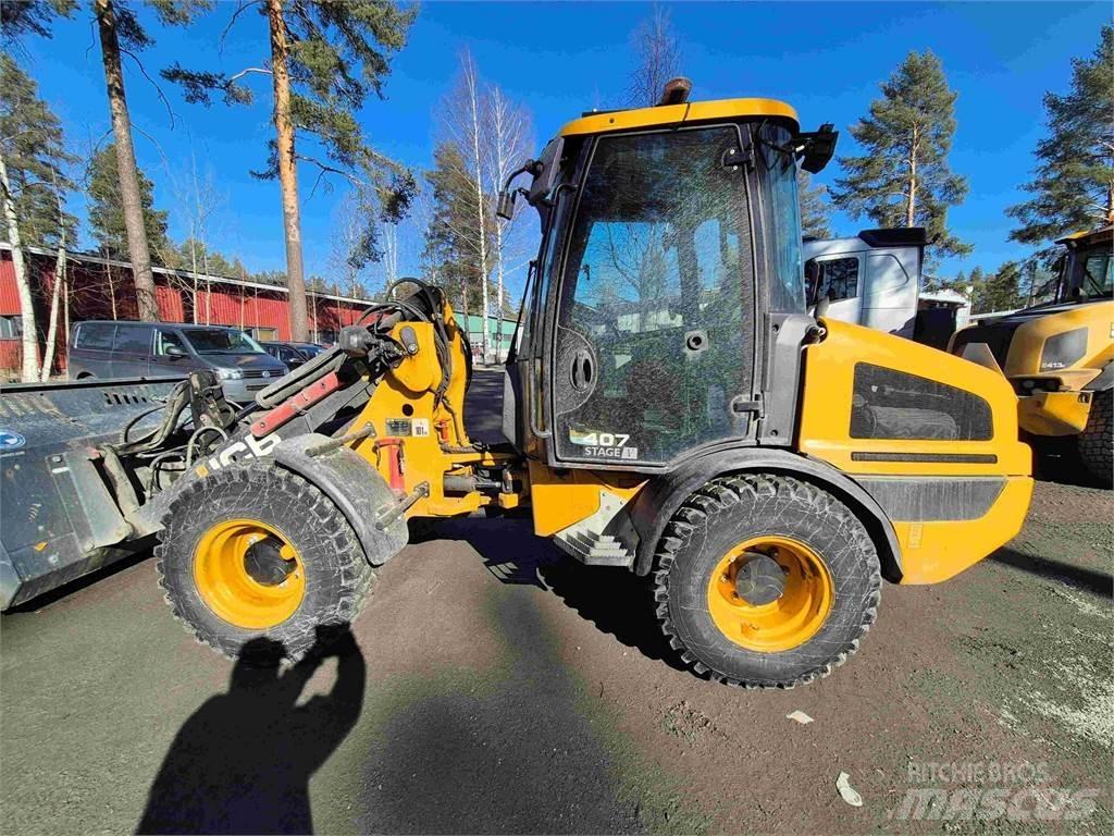 JCB 407 Pyöräkuormaajat