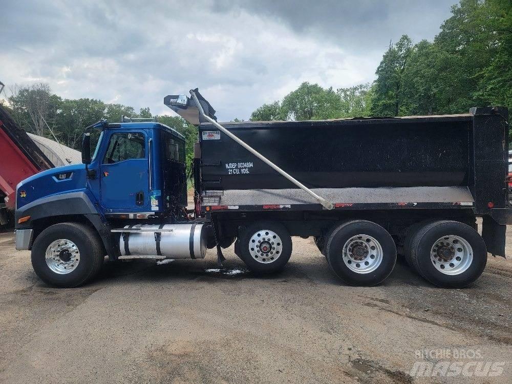 CAT CT 660 Sora- ja kippiautot
