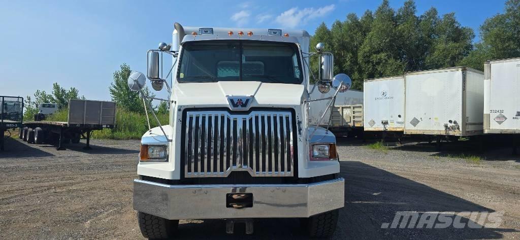 Western Star 4700 SB Vetopöytäautot