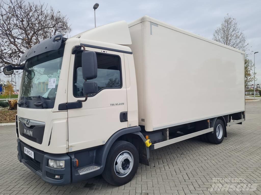 MAN 12.220 / 5.5m / LIFT Umpikorikuorma-autot