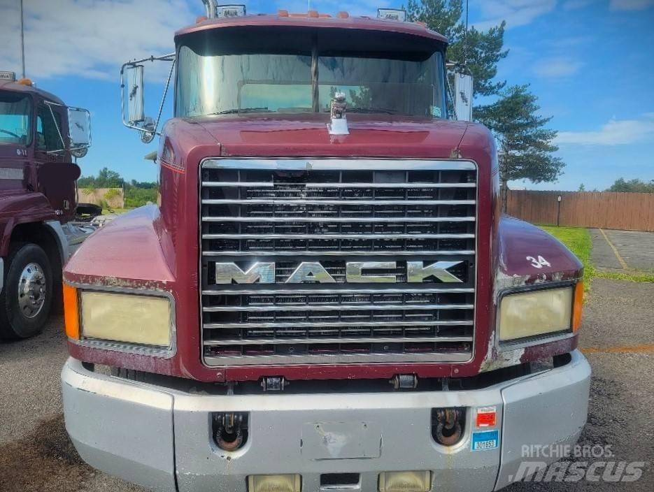 Mack CH613 Vetopöytäautot