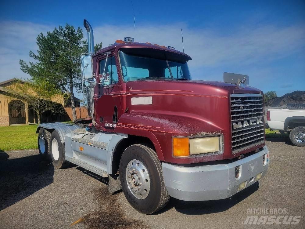 Mack CH613 Vetopöytäautot