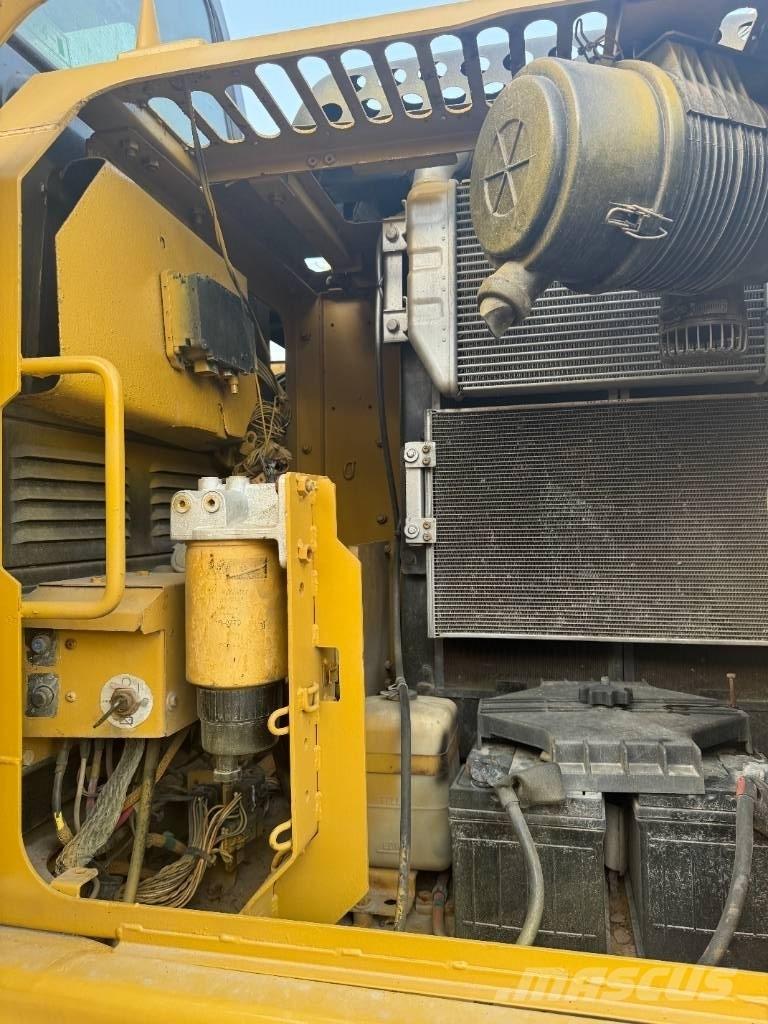 CAT 313 D Telakaivukoneet