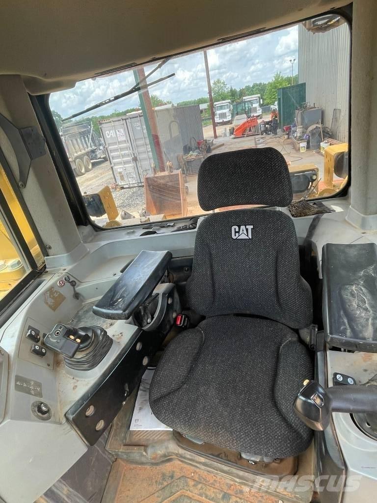 CAT D 8 T Telaketjupuskutraktorit