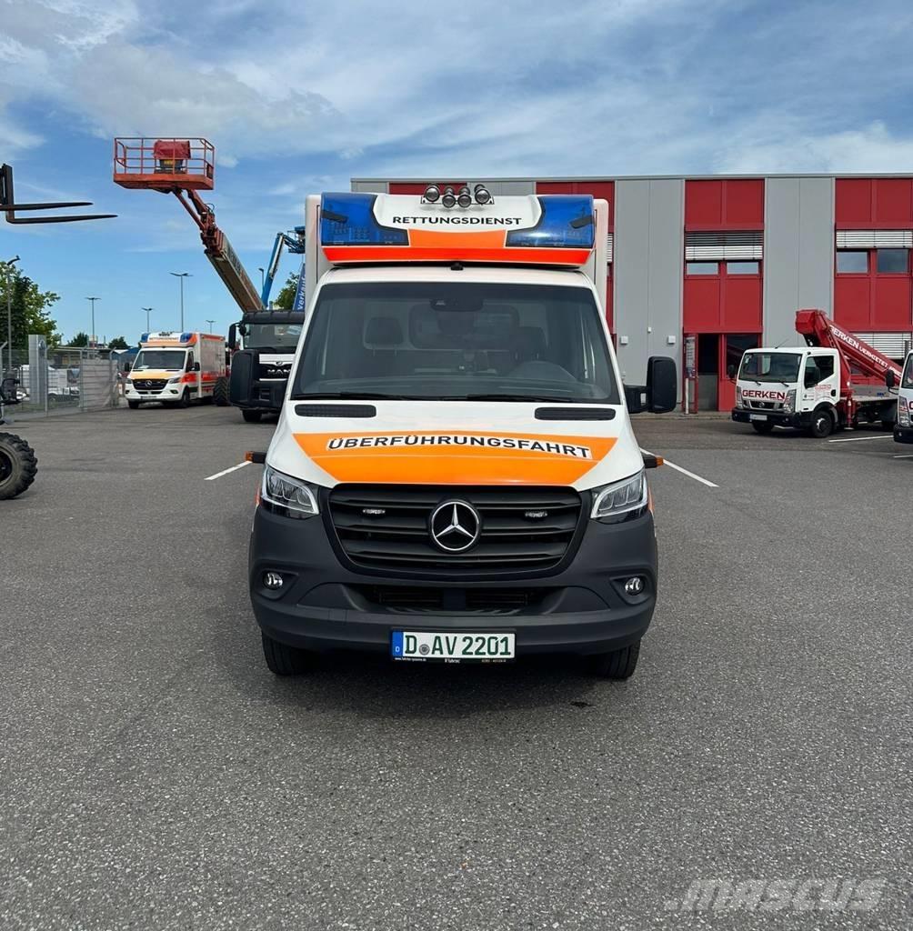 Mercedes-Benz 100 D Ambulanssit