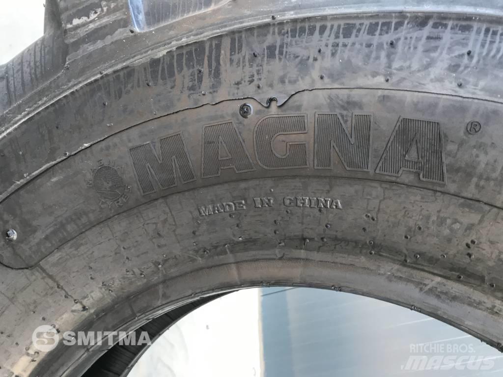  Magna 1400 x 24 Renkaat ja vanteet