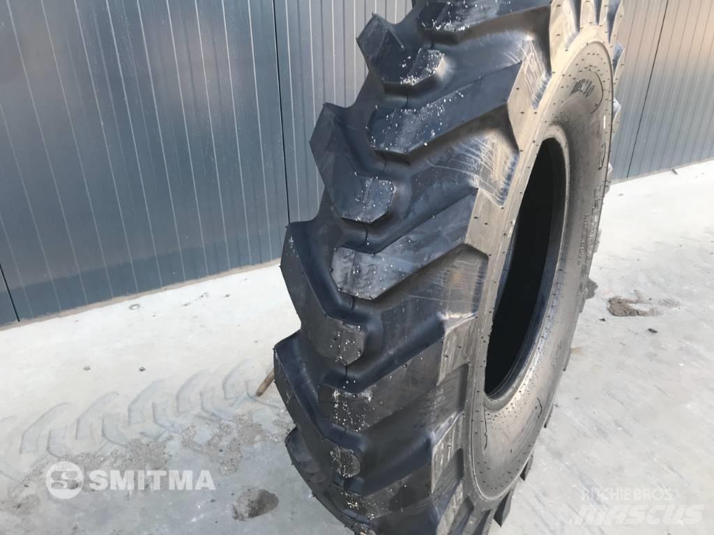  Magna 1400 x 24 Renkaat ja vanteet