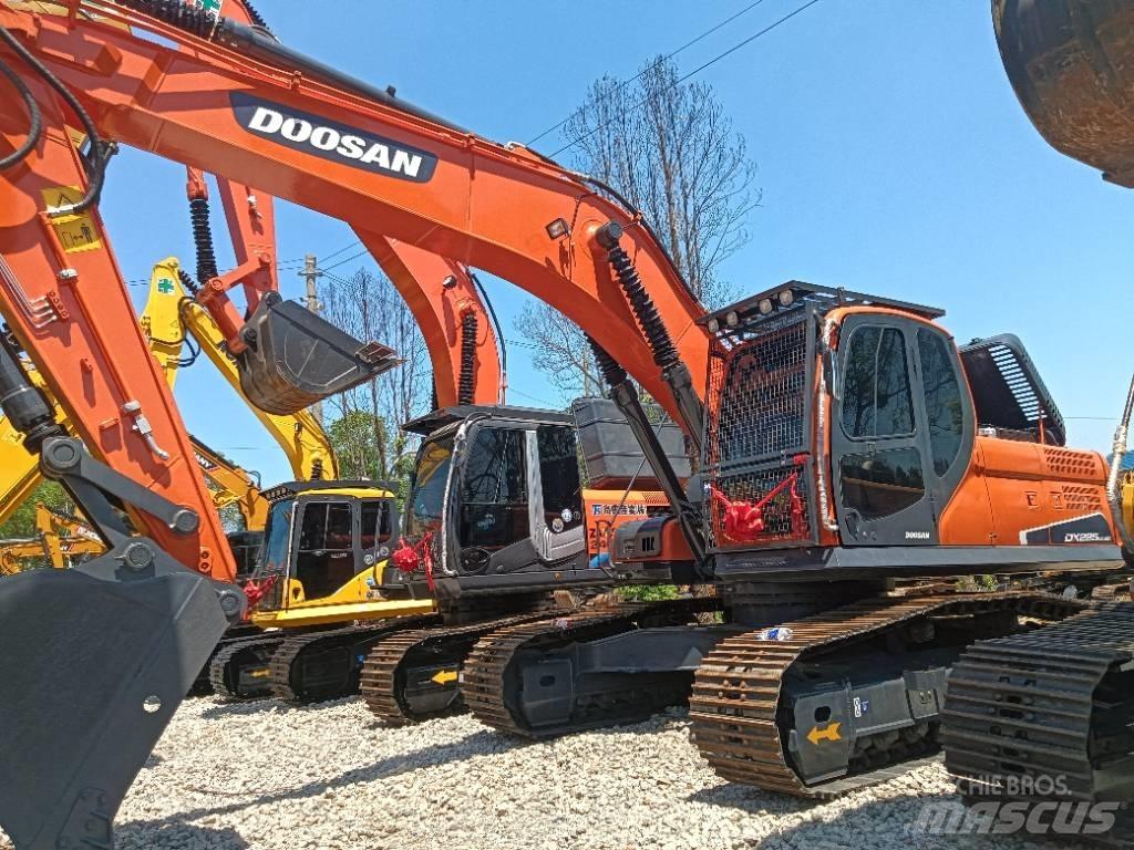 Doosan DX 225 Telakaivukoneet