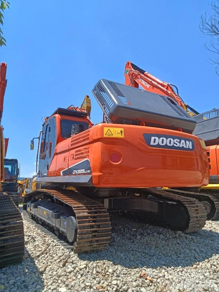 Doosan DX 225 Telakaivukoneet