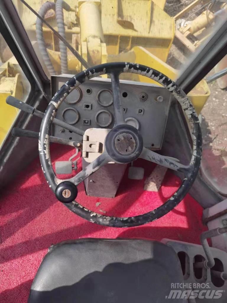 Komatsu WA 300 Pyöräkuormaajat