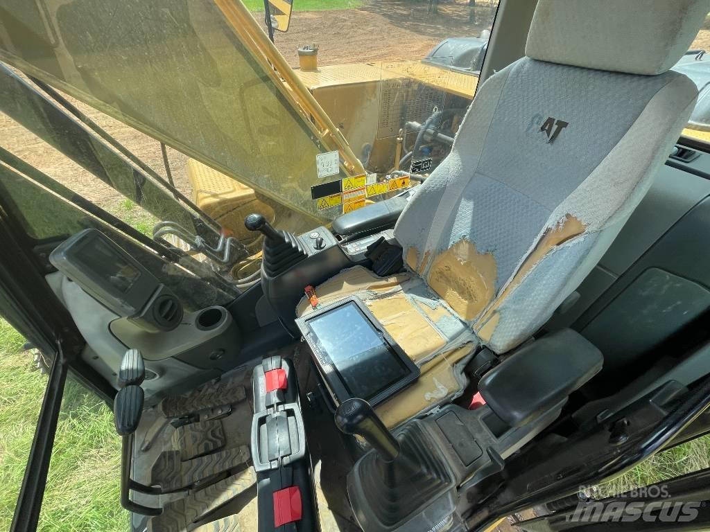 CAT 320 D L Telakaivukoneet