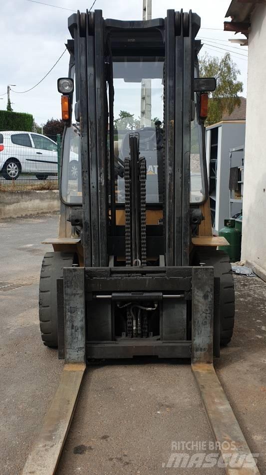 CAT GP 30 Nestekaasutrukit